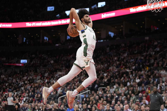 Milwaukee Bucks guard Andre Jackson Jr. (44) dunks the ball